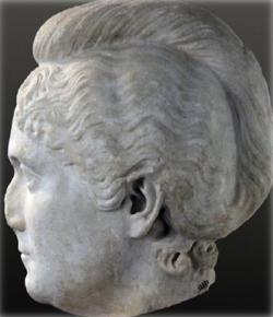 Foto einer Skulptur Cornelia Saloninas aus Rom, Italien